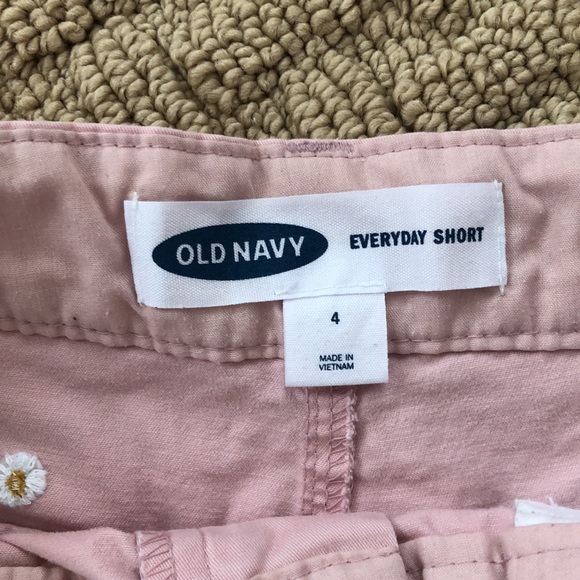 Old Navy Everyday Shorts with floral embroidery - Picture 3 of 3
